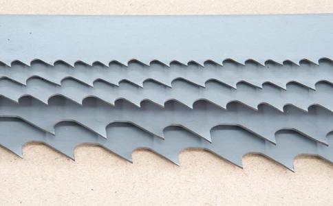 西青带锯床上的钢丝刷，对于带锯条的重要性